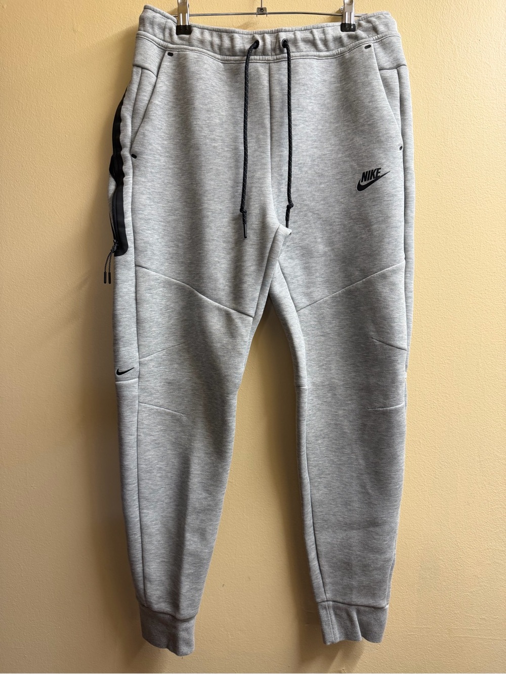 Nike Tech Fleece Joggers Men’s Medium Gray Black 805162-063